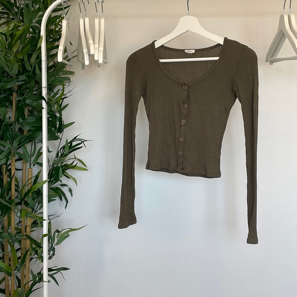 Button front crop top - Picture 2 of 2